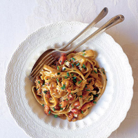 Two-cheese tagliatelle with walnuts and pancetta 