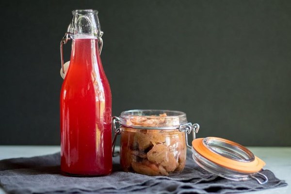 Two-in-one recipe for rhubarb syrup + rhubarb compote