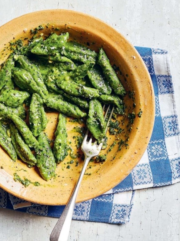 Two-ingredient pasta with spinach pesto