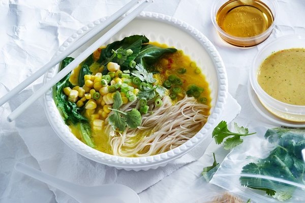 Two-minute turmeric noodles
