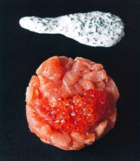 Two-salmon tartare with pink peppercorns and a light herb cream (Tartare de saumon)