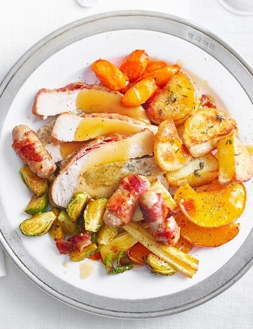 Two-tray Christmas dinner