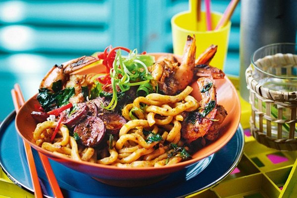 Udon noodles with fried garlic prawns and chorizo