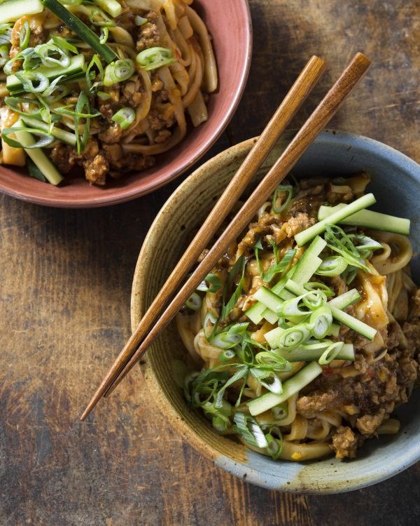 Udon noodles with spicy meat and mushroom sauce