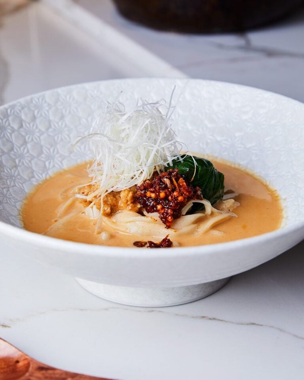 Udon soup with chicken and sesame (Susuru)