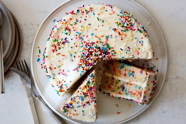 Ultimate guide to frosting a cake