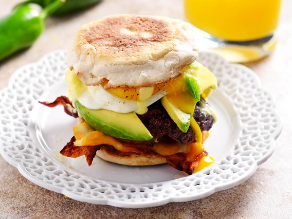 Ultra-smashed brunch burgers with quick jalapeño Hollandaise