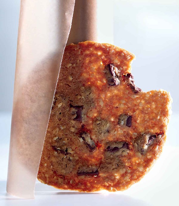 Ultrathin chocolate chunk cookies