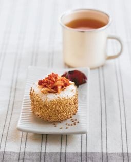 Umeboshi kimchi onigiri