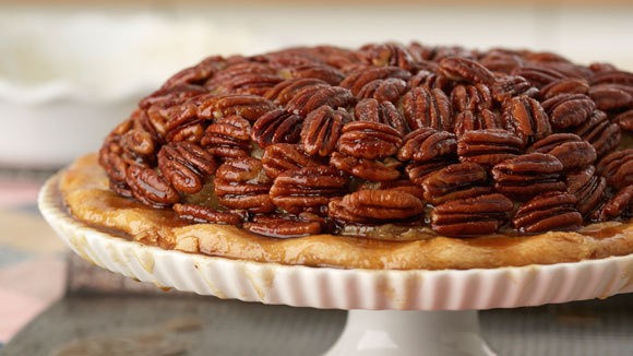 Upside-down apple-pecan pie