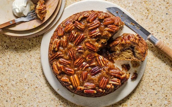 Upside-down pecan cake