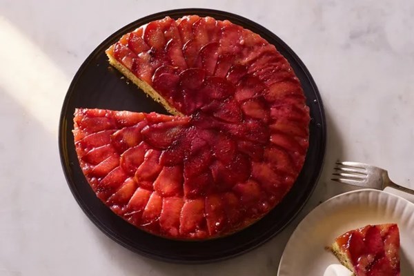 Upside down plum & cardamom cake