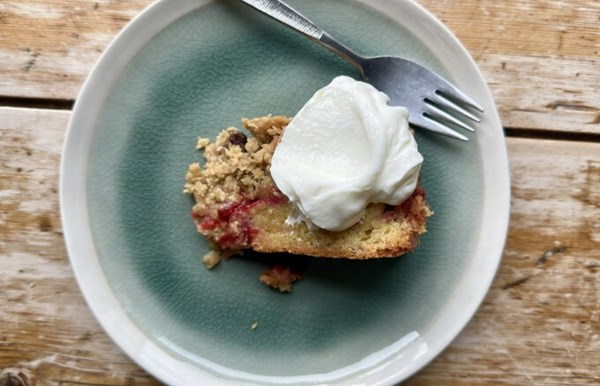  Upside down plum crumble cake
