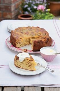 Upside-down rhubarb and ginger cake