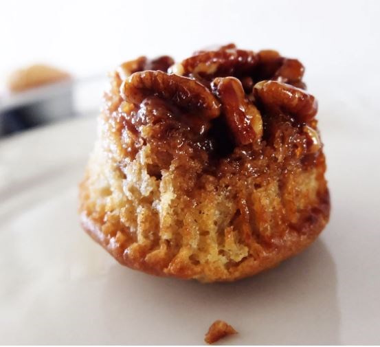 Upside-down sticky pecans muffins
