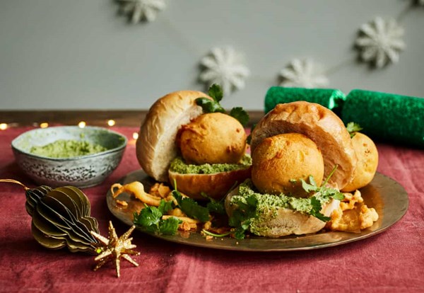 Vada pav with coriander and peanut chutney