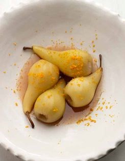 Vanilla & pepper-poached pears