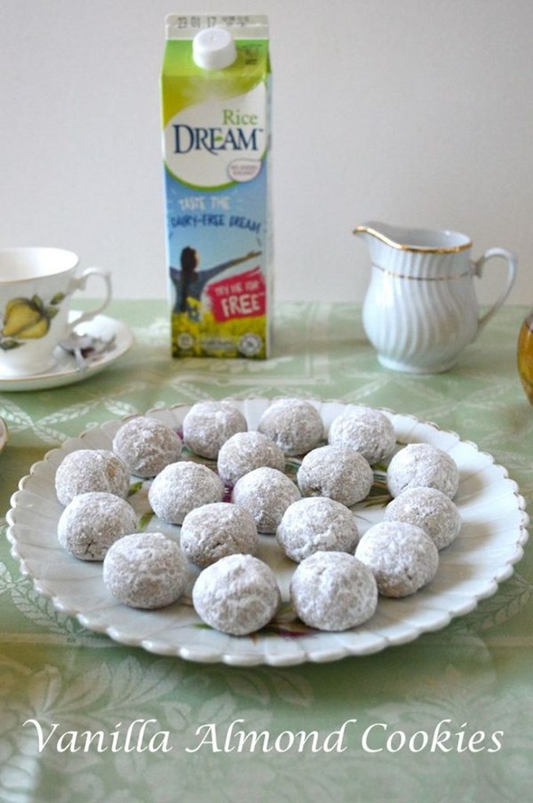 Vanilla almond cookies