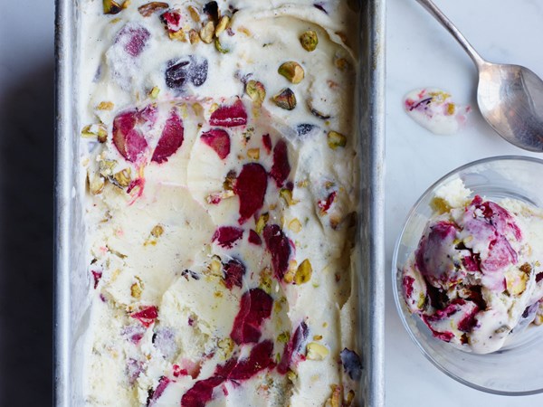 Vanilla-almond ice cream with cherries and pistachios 