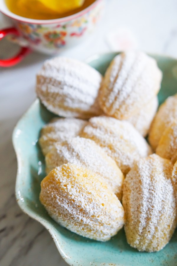 Vanilla-almond madeleines