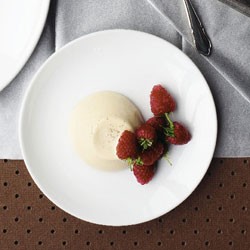 Vanilla and mascarpone jelly with fresh raspberries