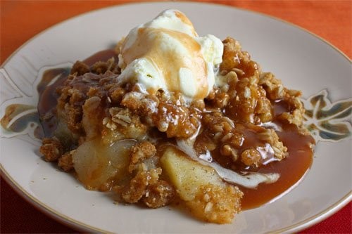 Vanilla apple crisp with caramel sauce