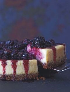 Vanilla baked cheesecake with seasonal fruits
