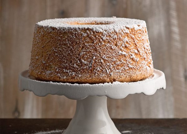 Vanilla bean angel food cake