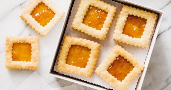 Vanilla bean-apricot sandwich cookies