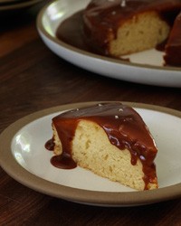 Vanilla bean cake with salted caramel sauce