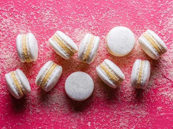Vanilla bean macarons