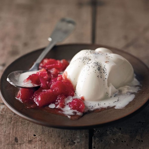 Vanilla bean panna cotta with roasted rhubarb (Panna cotta al rabarbaro)