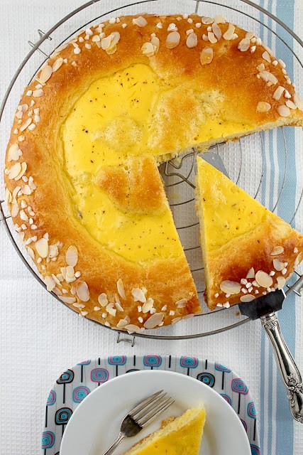Vanilla bean rum custard-filled brioche cake (Gâteau à la crème)