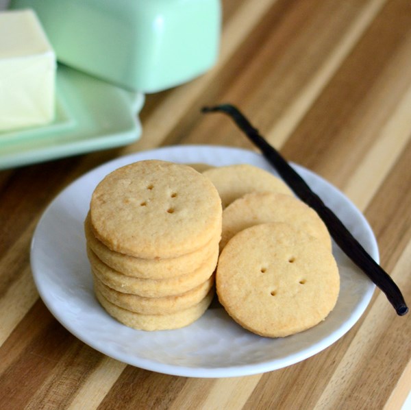 Vanilla brown sugar shortbread buttons