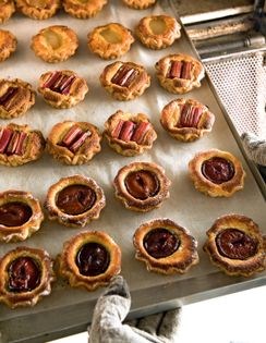Vanilla brûlée tarts with strawberry purée