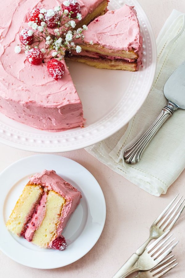 Vanilla cake with raspberry cream cheese frosting