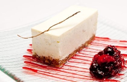 Vanilla cheesecake with red berry compote