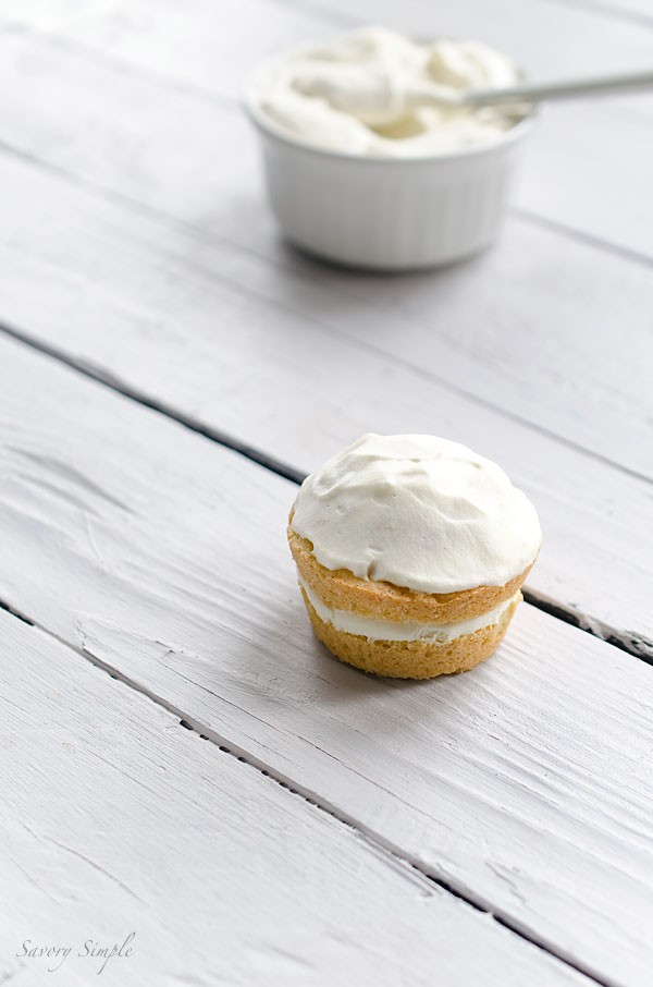 Vanilla cream cakes