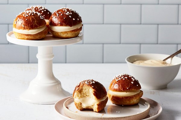 Vanilla cream-filled brioche