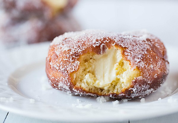 Vanilla cream-filled doughnuts