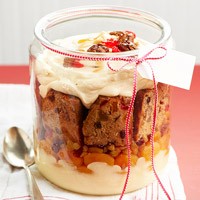 Vanilla cream-fruitcake trifle