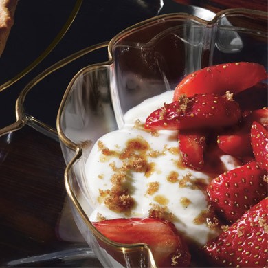 Vanilla creams with strawberries in cassis