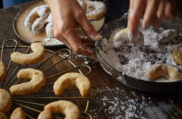Vanilla crescent cookies (Vanillekipferl)