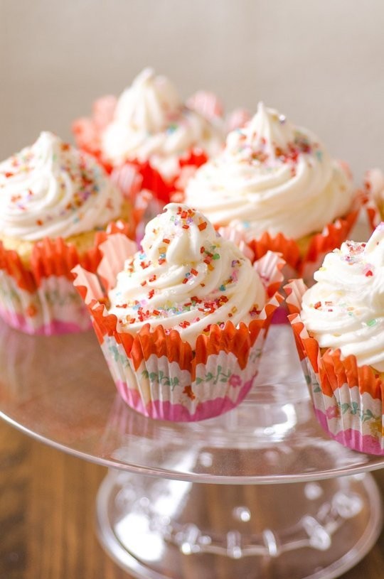 Vanilla cupcakes with very basic lemon buttercream frosting 