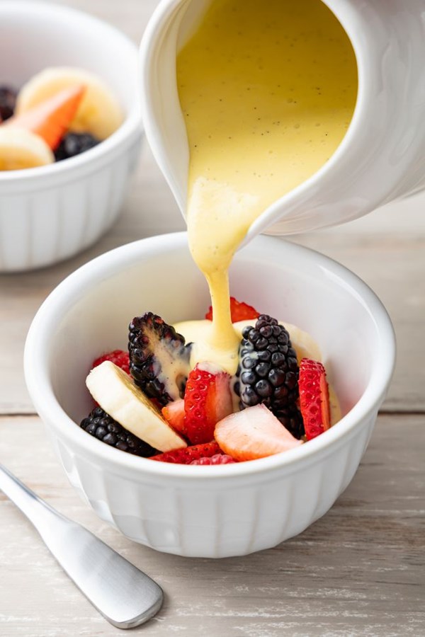 Vanilla custard sauce (Crème Anglaise)