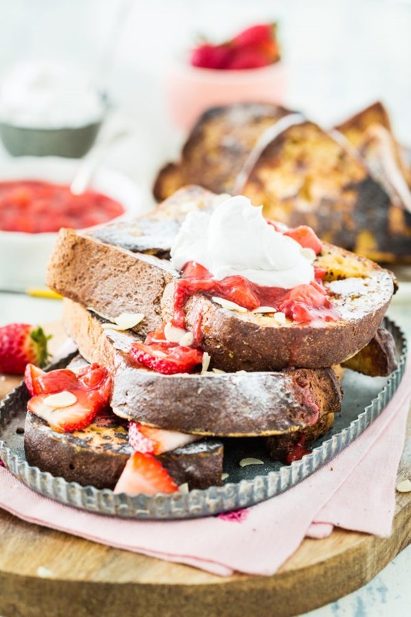 Vanilla French toast with strawberry sauce