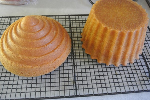 Vanilla giant cupcake