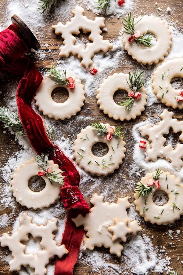 Vanilla ginger wreath cookies
