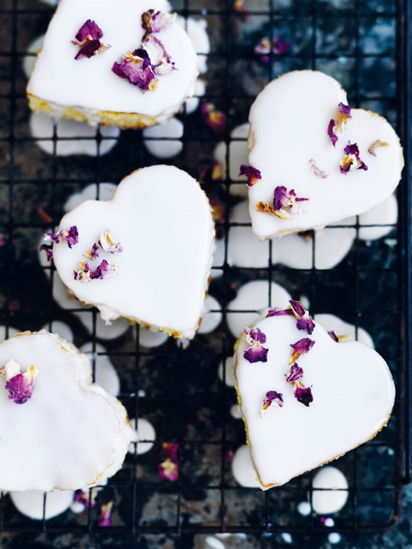 Vanilla heart cakes with rosewater icing