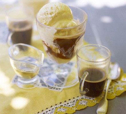 Vanilla ice cream & coffee (Affogato al caffè)